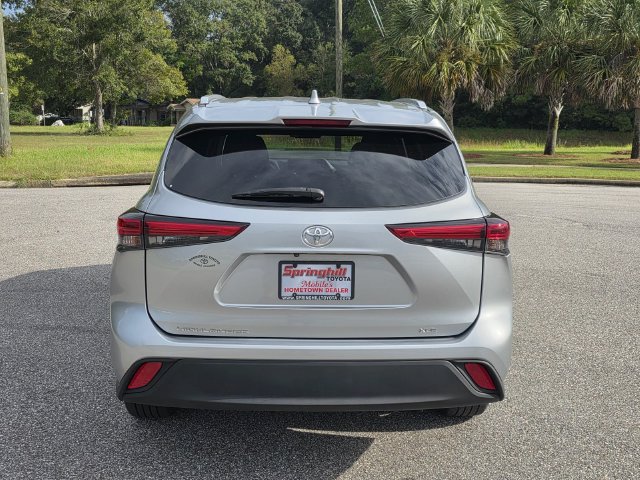 Used 2022 Toyota Highlander XLE FWD image 3