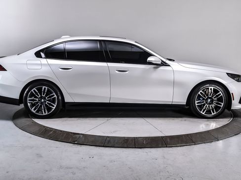 Used 2024 BMW 530i xDrive w/ M Sport Package AWD/4WD image 7