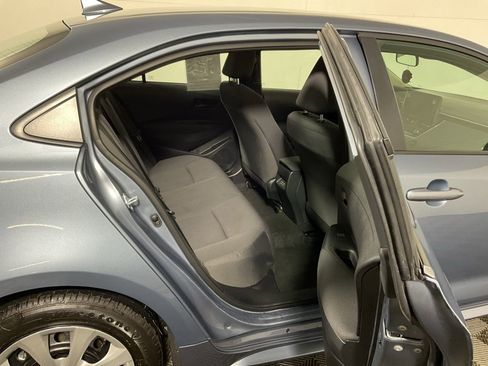 Used 2025 Toyota Corolla LE image 33