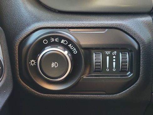 Used 2021 Jeep Wrangler Unlimited Sport AWD/4WD image 24