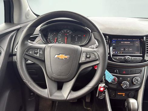 Used 2021 Chevrolet Trax LT FWD image 19