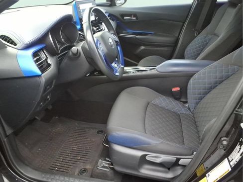 Used 2021 Toyota C-HR XLE FWD image 17