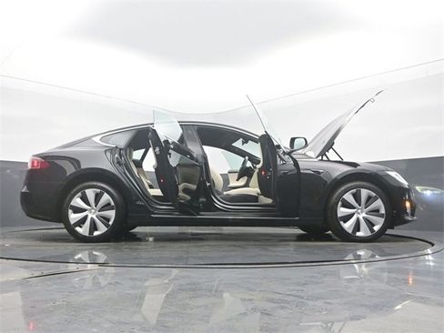 Used 2020 Tesla Model S Long Range Plus image 61