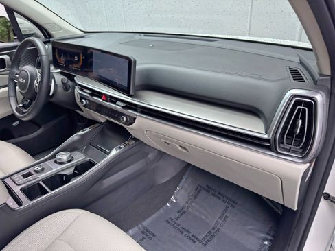 Used 2025 Kia Sorento EX w/ EX Panoramic Sunroof Package FWD image 14