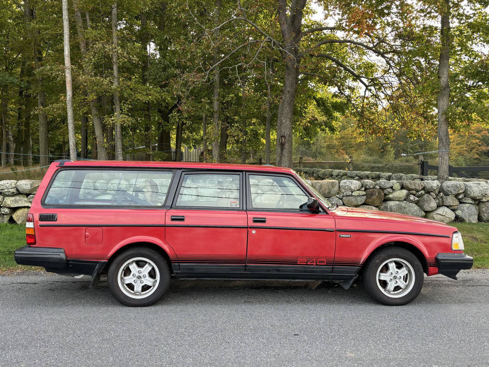 Used 1991 Volvo 240 Wagon RWD image 2