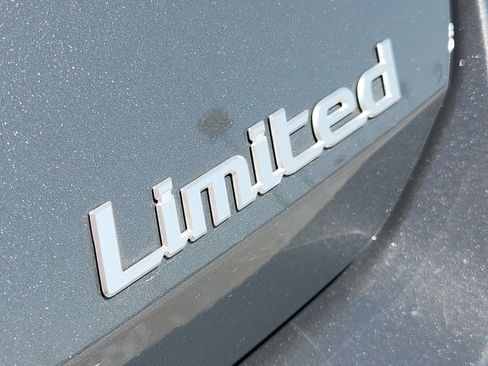Used 2025 Hyundai Elantra Limited FWD image 13