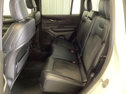 Used 2024 Jeep Grand Cherokee Altitude AWD/4WD image 34