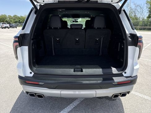 Used 2026 Chevrolet Traverse LT FWD image 20