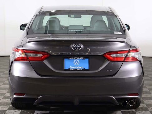 Used 2018 Toyota Camry SE image 9