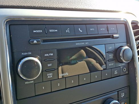 Used 2011 Jeep Grand Cherokee Laredo image 24