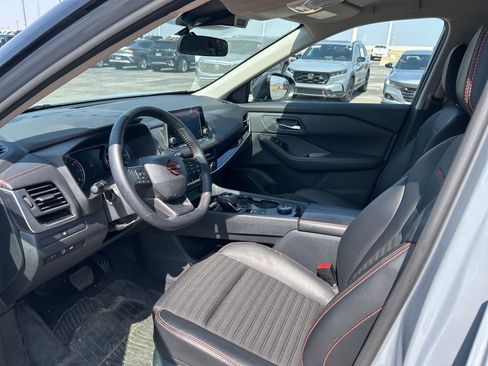 Used 2025 Nissan Rogue SV image 13