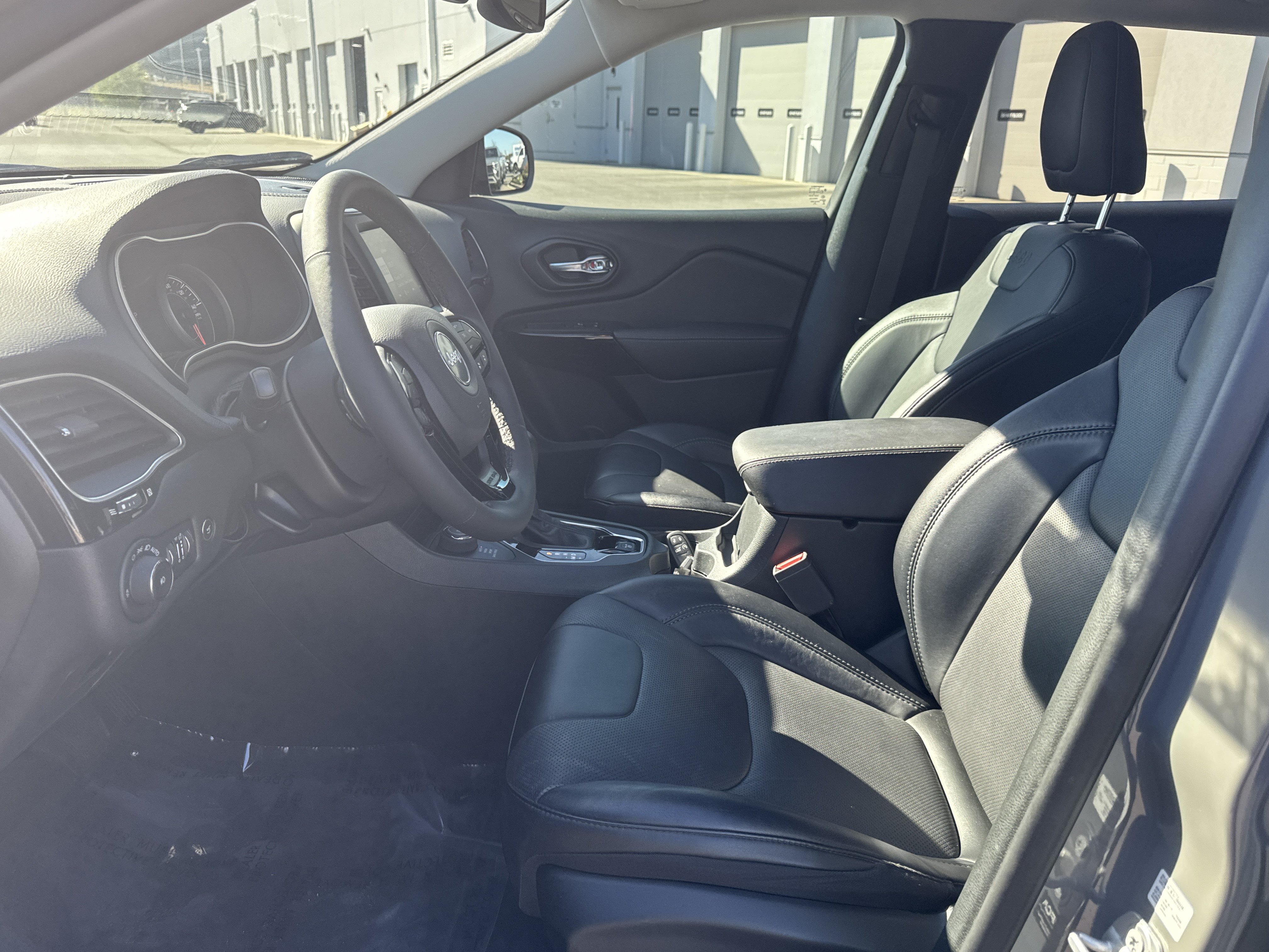 Used 2023 Jeep Cherokee Altitude Lux AWD/4WD image 16
