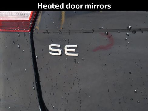 Used 2022 Volkswagen Tiguan SE image 10