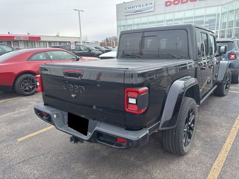 Certified 2021 Jeep Gladiator Overland image 3