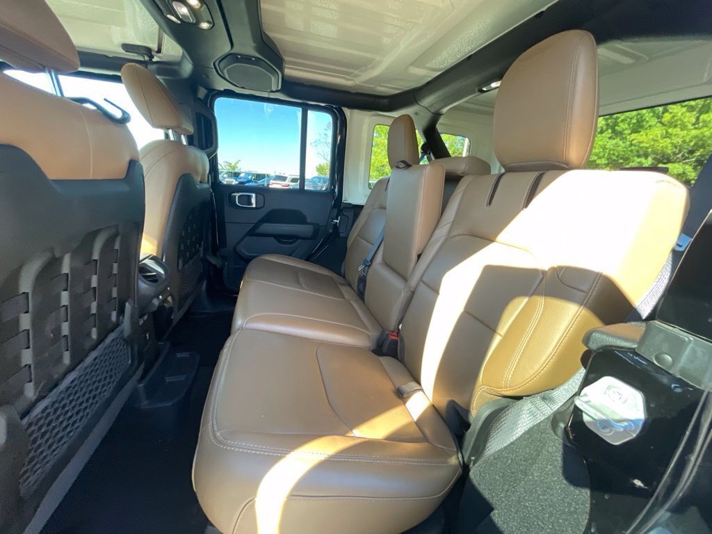 Used 2021 Jeep Wrangler Unlimited Rubicon 4xe w/ Dual Top Group AWD/4WD image 16