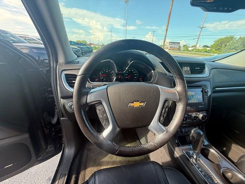 Used 2015 Chevrolet Traverse LT FWD image 16