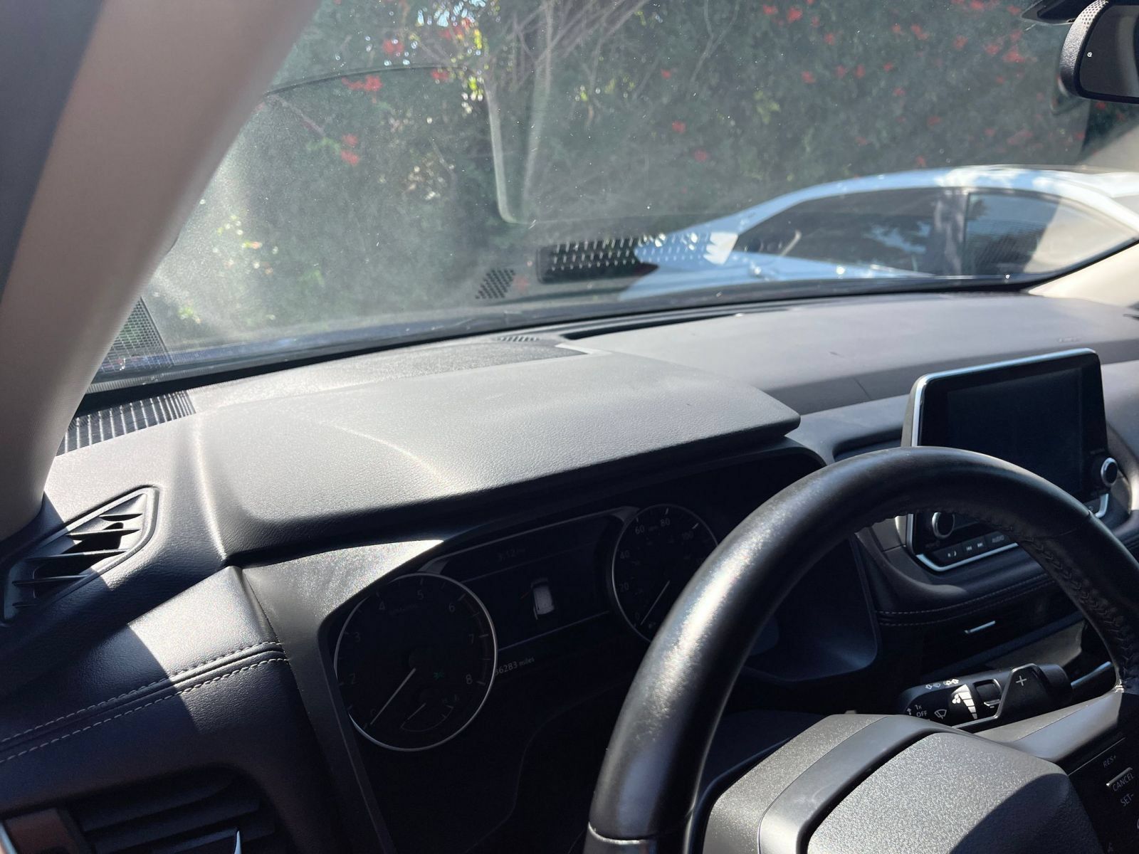 Used 2025 Nissan Rogue SV FWD image 35