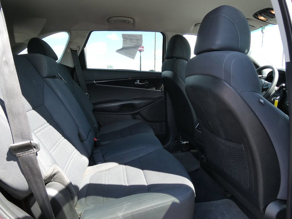 Used 2017 Kia Sorento AWD image 16