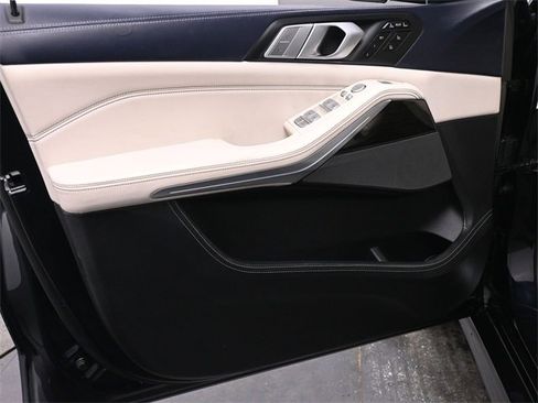 Used 2019 BMW X7 xDrive50i w/ M Sport Package image 9