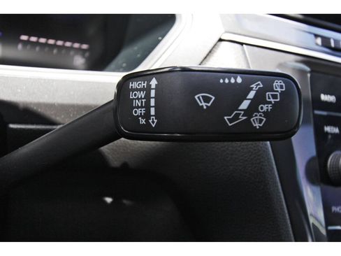 Used 2023 Volkswagen Tiguan SE R-Line FWD image 21
