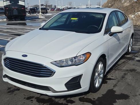 Used 2020 Ford Fusion SE FWD image 2