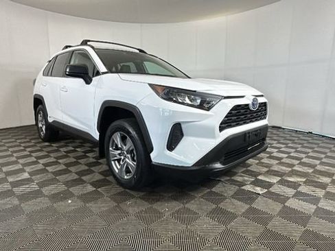 Used 2022 Toyota RAV4 LE AWD/4WD image 2