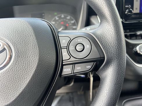 Used 2025 Toyota Corolla LE AWD/4WD image 34