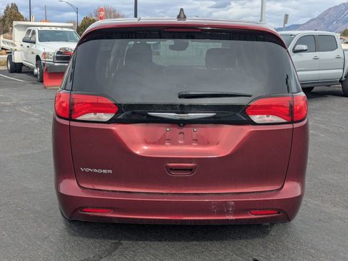 Used 2023 Chrysler Voyager LX image 6