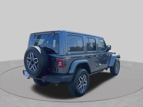 Used 2025 Jeep Wrangler Unlimited Sahara AWD/4WD image 9