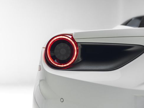Used 2018 Ferrari 488 GTB RWD image 23