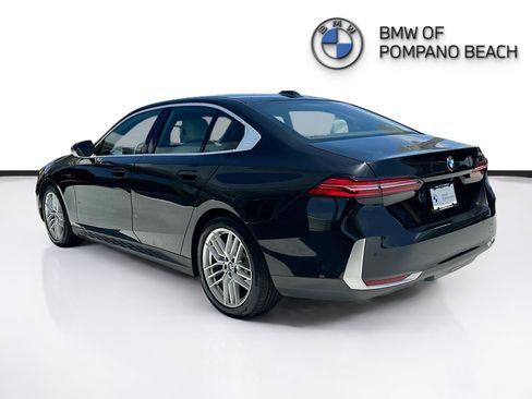 Used 2024 BMW 530i w/ Convenience Package RWD image 5