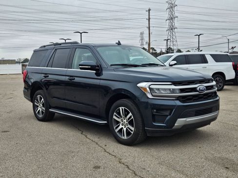 Used 2023 Ford Expedition XLT image 9