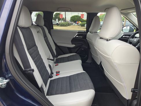 Used 2025 Mitsubishi Outlander SE FWD image 22