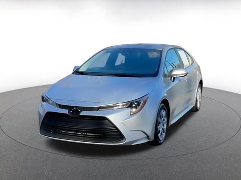 Used 2025 Toyota Corolla LE image 4
