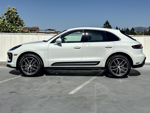 Certified 2026 Porsche Macan AWD/4WD image 2