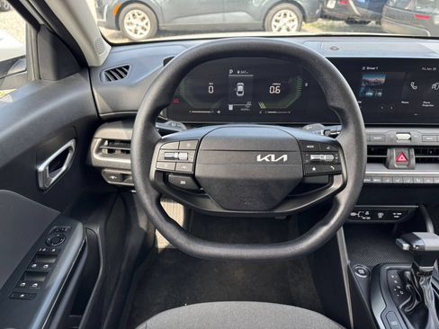 Used 2025 Kia K4 FWD image 34