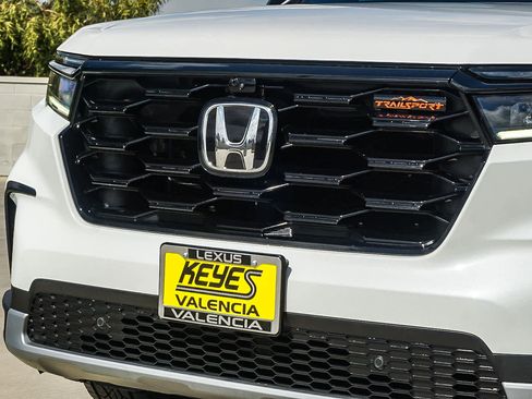 Used 2024 Honda Pilot TrailSport image 8