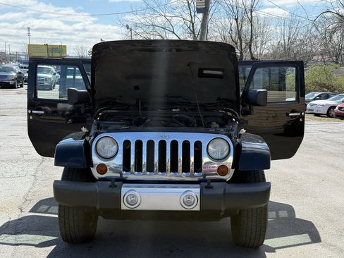 Used 2010 Jeep Wrangler Unlimited Sahara w/ Dual Top Group image 21