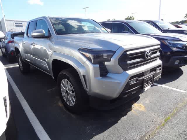 Used 2025 Toyota Tacoma SR5 AWD/4WD image 5
