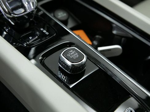 Used 2024 Volvo XC60 B5 Ultimate image 23