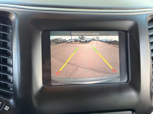 Used 2019 Jeep Cherokee Latitude w/ Popular Appearance Group FWD image 23