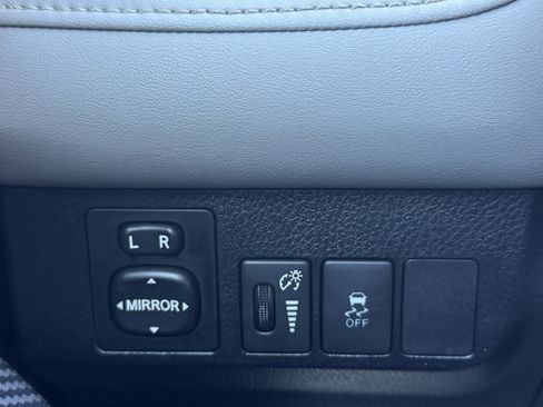 Used 2013 Toyota RAV4 Limited AWD/4WD image 33