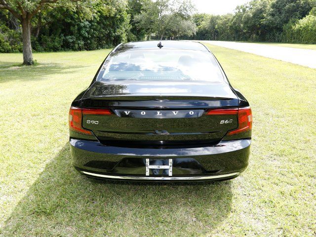 Used 2024 Volvo S90 B6 Plus AWD/4WD image 32