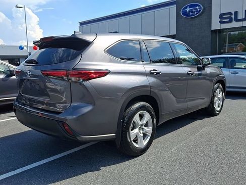 Used 2021 Toyota Highlander L AWD/4WD image 7