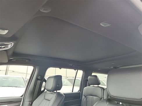 New 2024 Jeep Wagoneer L 4WD w/ Premium Group I image 11