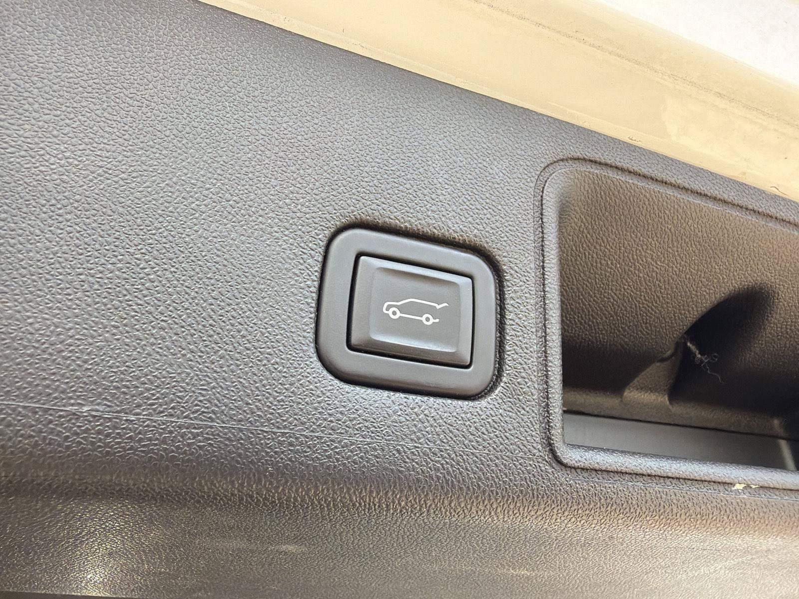 Used 2023 GMC Terrain SLT AWD/4WD image 41
