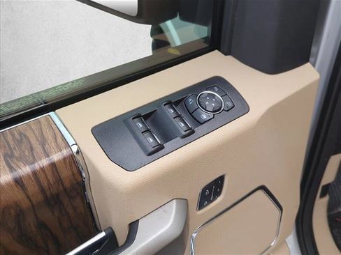 Used 2018 Ford F150 Lariat w/ Equipment Group 502A Luxury image 8