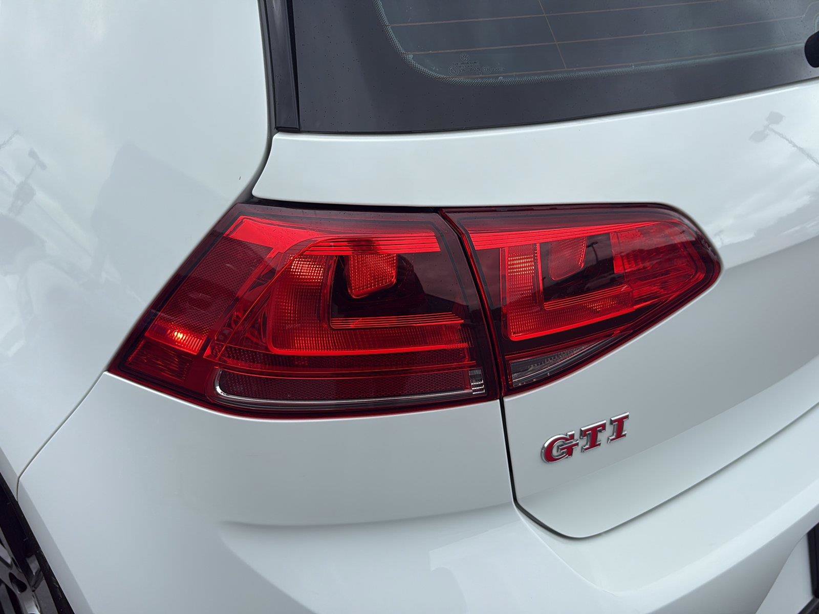 Used 2017 Volkswagen GTI SE FWD image 33