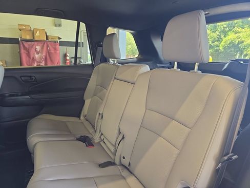 Used 2025 Honda Passport EX-L image 15