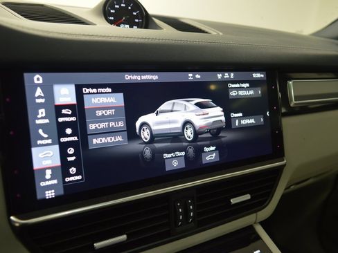 Certified 2021 Porsche Cayenne Coupe image 29